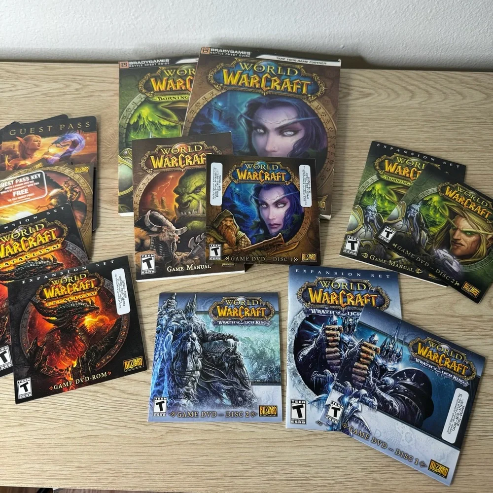 World of WarCraft Computer Game DVD ROM‎ Lot and 2 Brady Game Guides